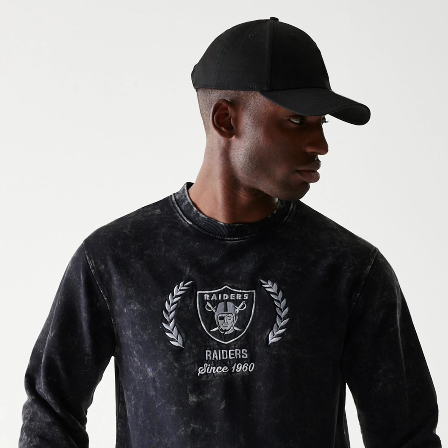 Las Vegas Raiders NFL Throwback Black Crew Neck Sweater-kentox