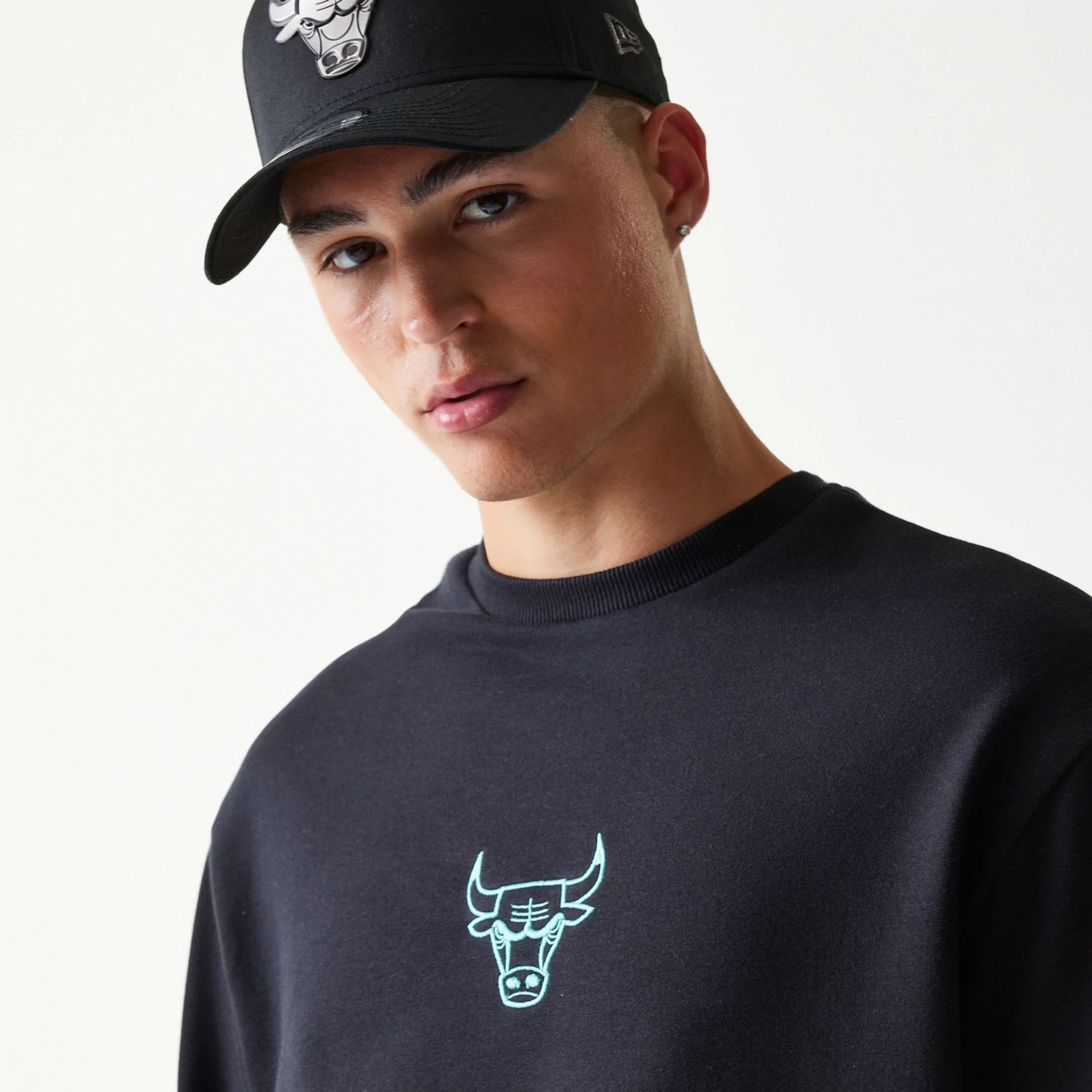 Chicago Bulls NBA Black Oversized Crew Neck Sweater-kentox