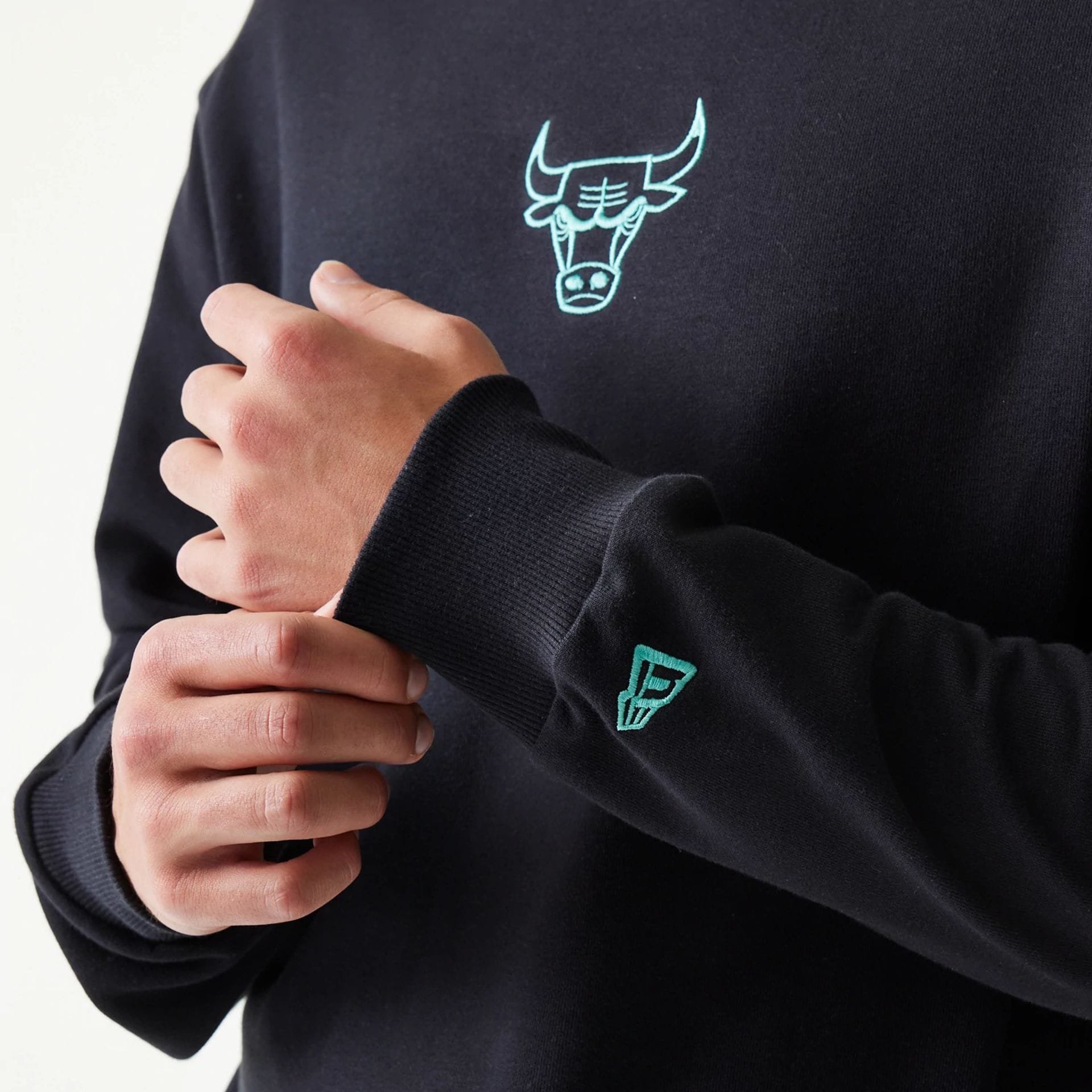 Chicago Bulls NBA Black Oversized Crew Neck Sweater-kentox
