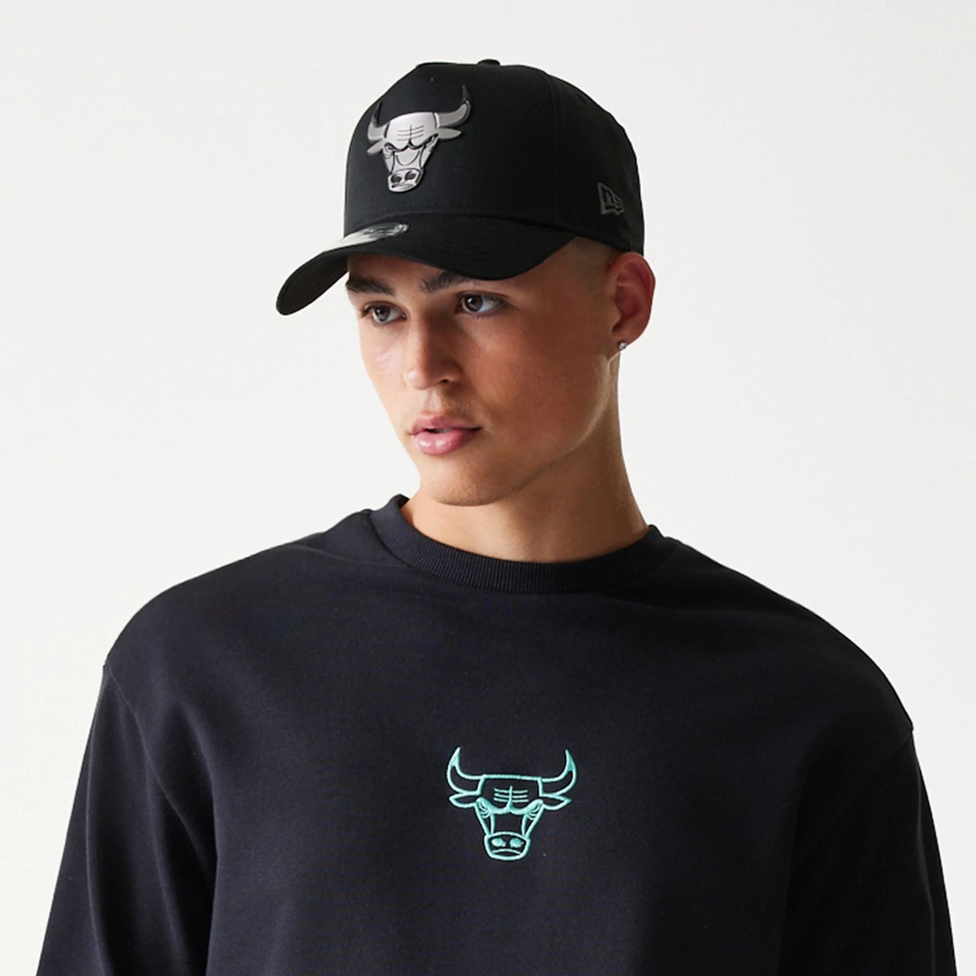 Chicago Bulls NBA Black Oversized Crew Neck Sweater-kentox