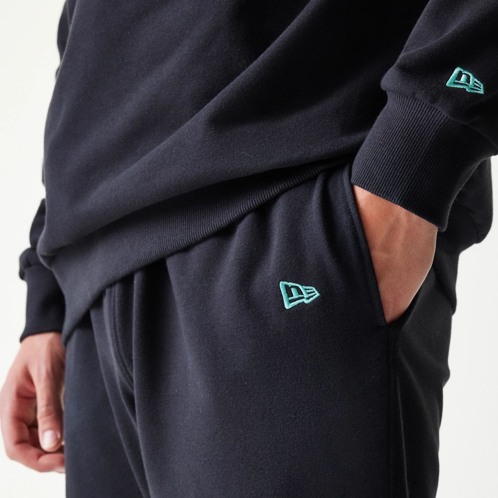 Chicago Bulls NBA League Essential Black Joggers-kentox