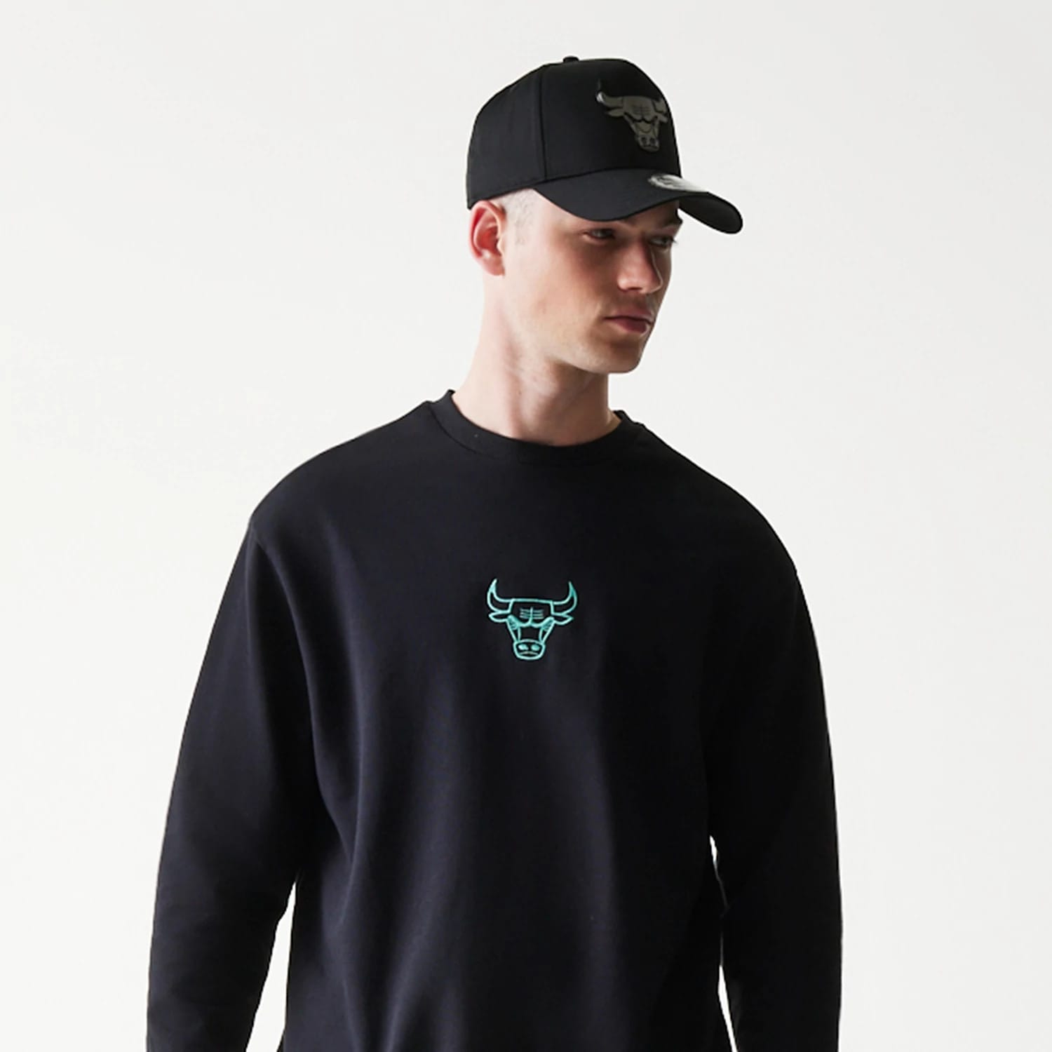 Chicago Bulls NBA Black Oversized Crew Neck Sweater-kentox
