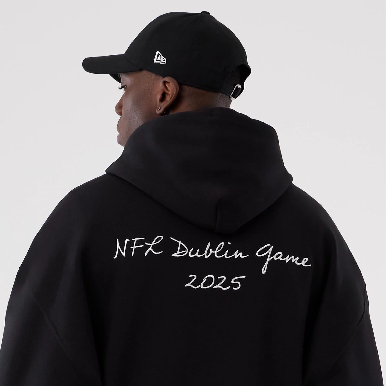 Minnesota Vikings NFL International Series Games 2025 Black Premium Pullover Hoodie-kentox