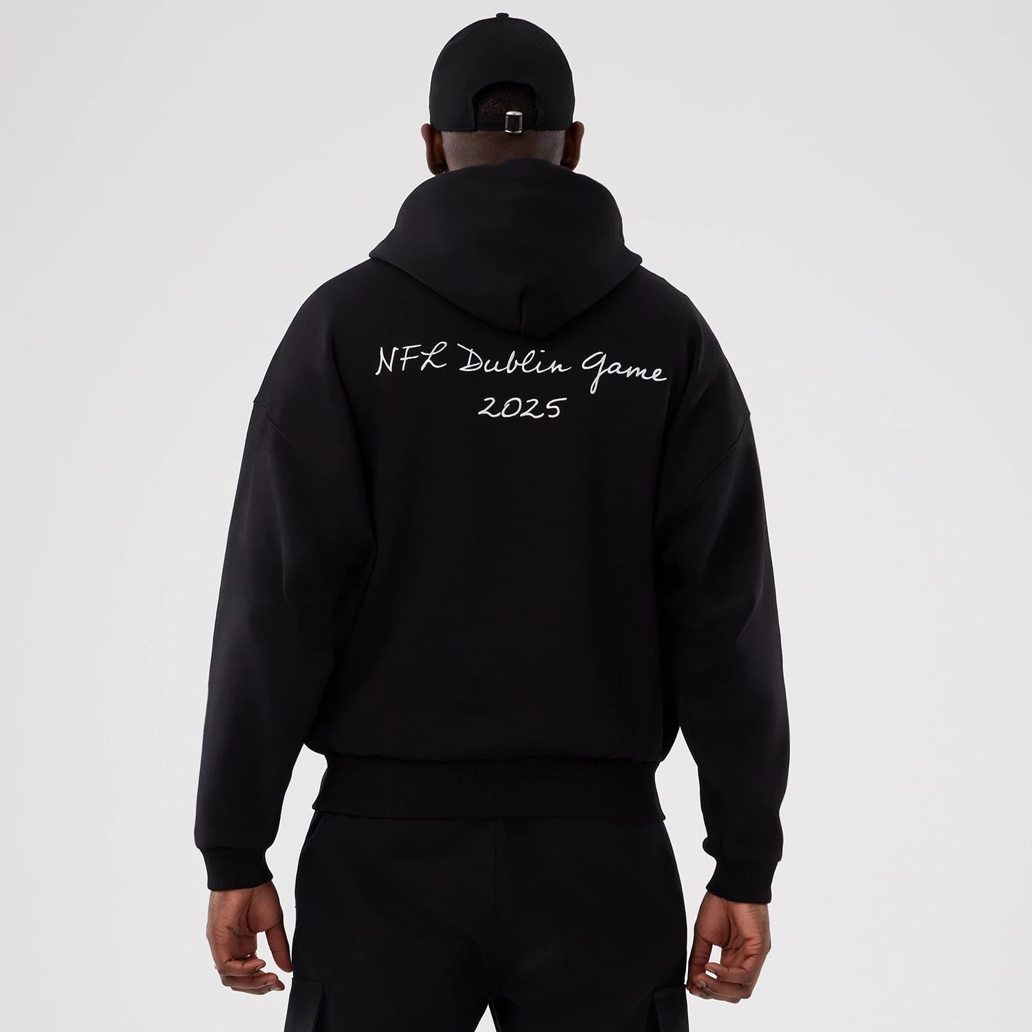 Minnesota Vikings NFL International Series Games 2025 Black Premium Pullover Hoodie-kentox