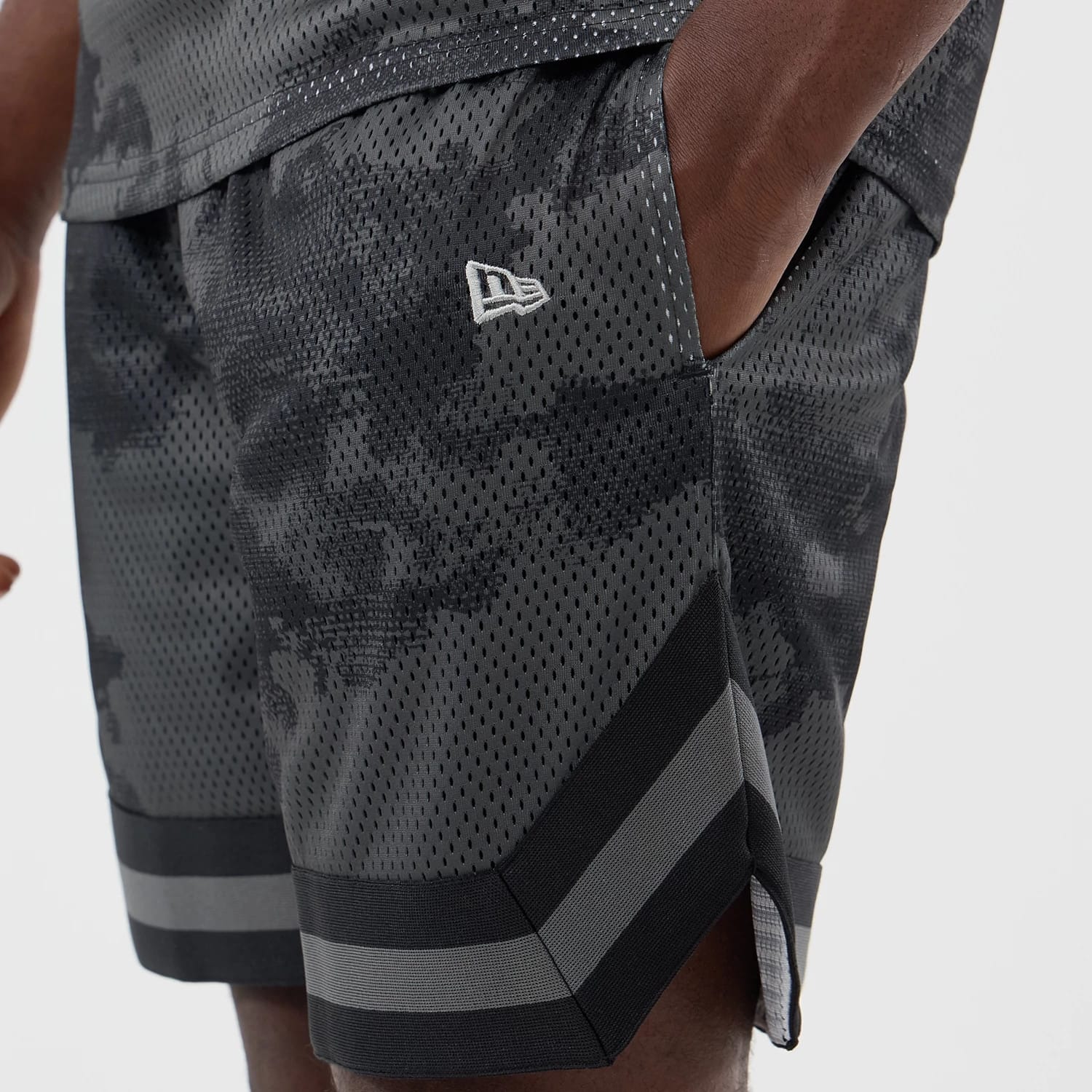 New Era All Over Print Mesh Black Camo Shorts-kentox