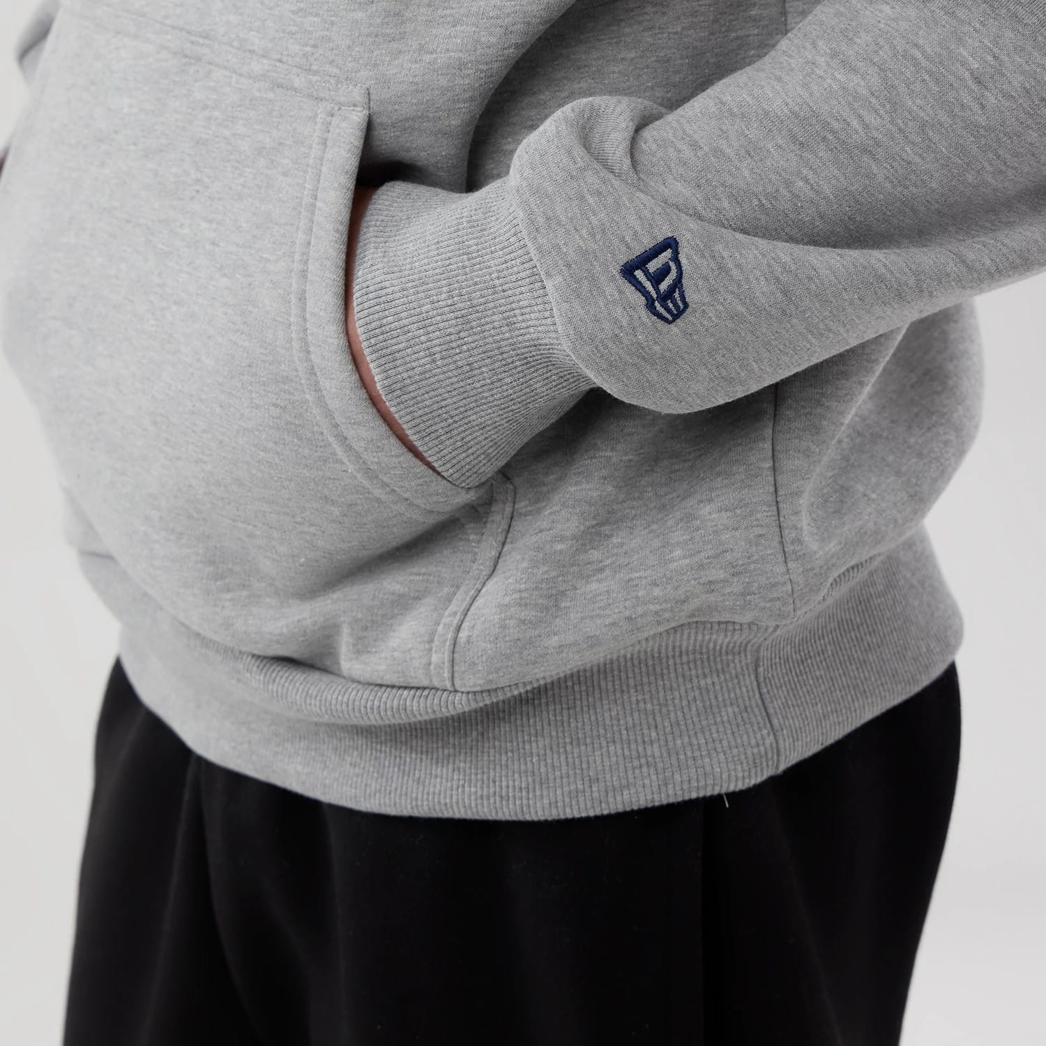 Memphis Grizzlies NBA London Game 2026 Grey Pullover Hoodie-kentox