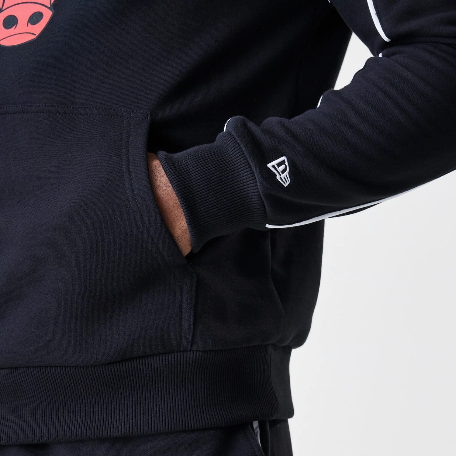 Chicago Bulls NBA Piping Stripe Black Oversized Pullover Hoodie-kentox - Image 4