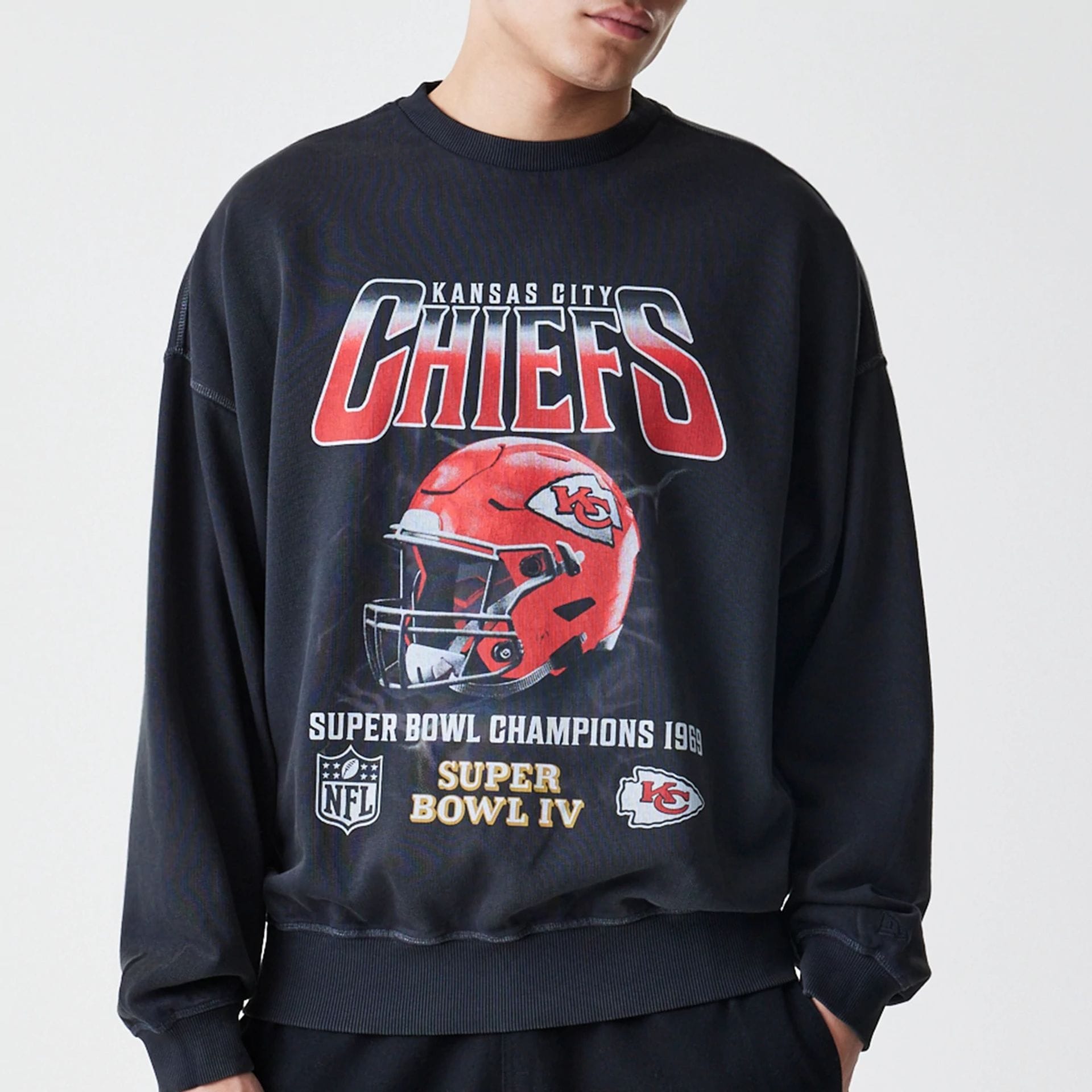 Kansas City Chiefs NFL Washed Boxy Black Oversized Crew Neck Sweater-kentox - Image 3