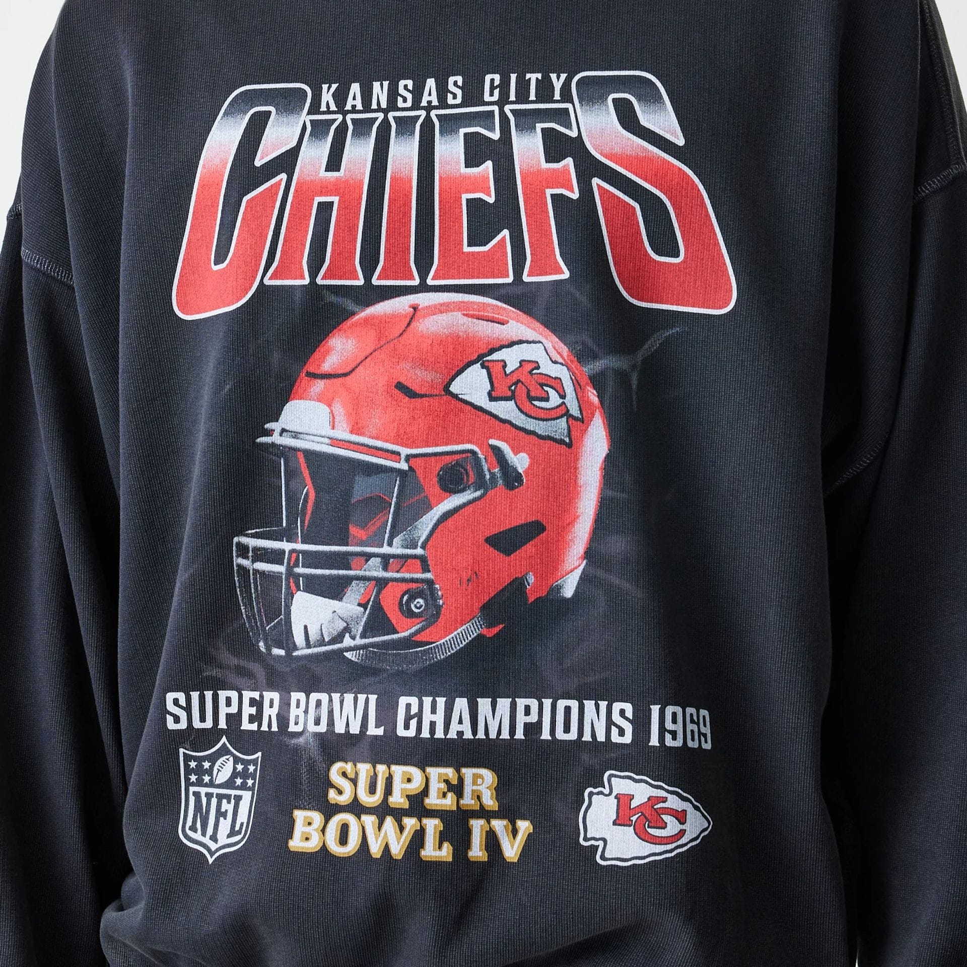 Kansas City Chiefs NFL Washed Boxy Black Oversized Crew Neck Sweater-kentox - Image 4