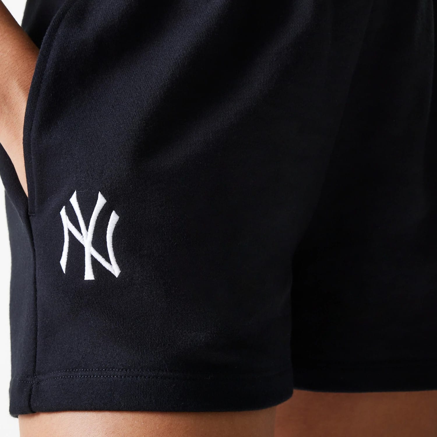 New York Yankees Womens MLB Midi League Essential Black Shorts-kentox - Image 3
