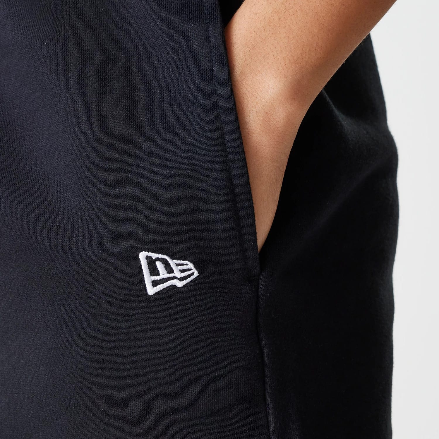 New York Yankees Womens MLB Midi League Essential Black Shorts-kentox - Image 4