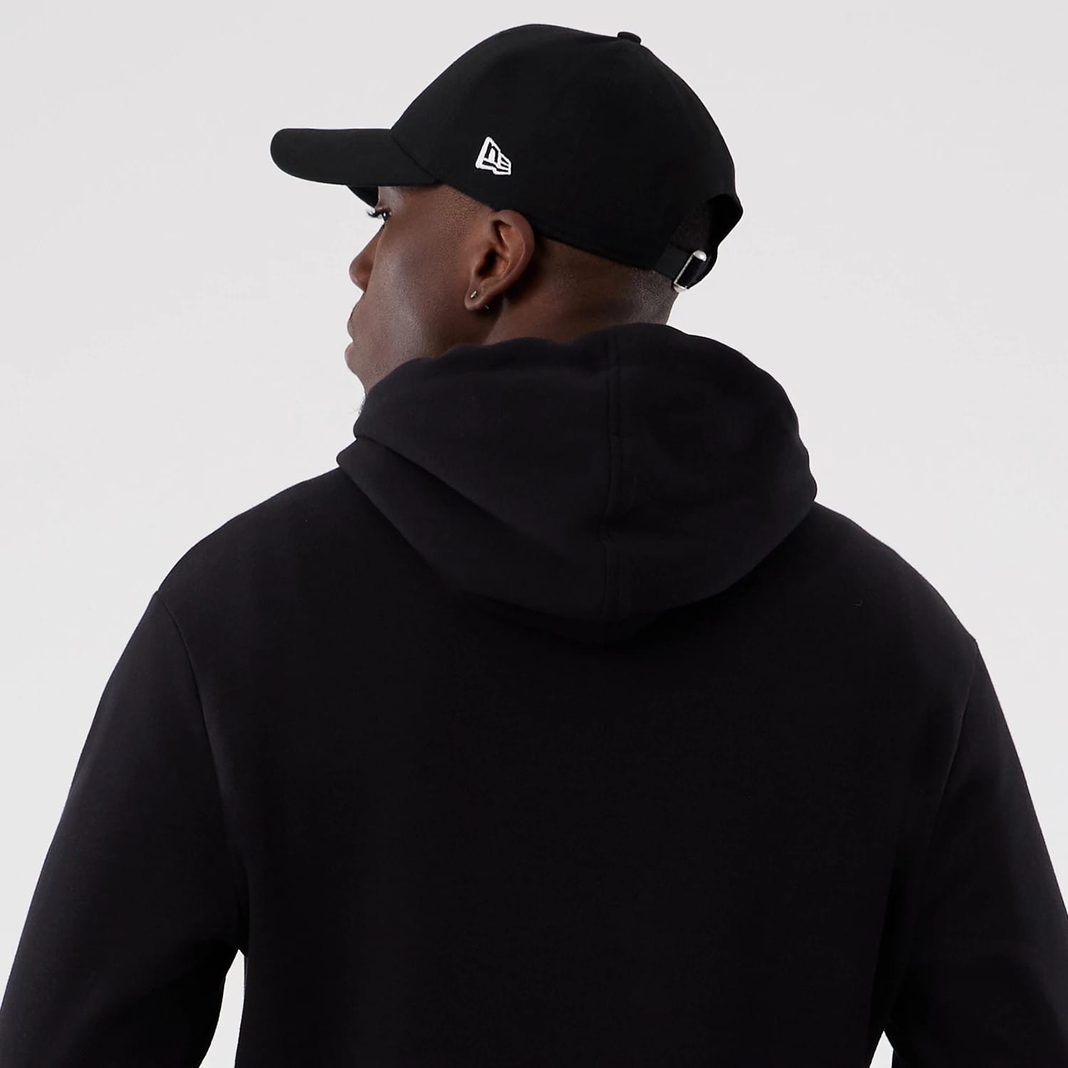 Washington Commanders NFL International Series Games 2025 Black Pullover Hoodie-kentox - Image 6