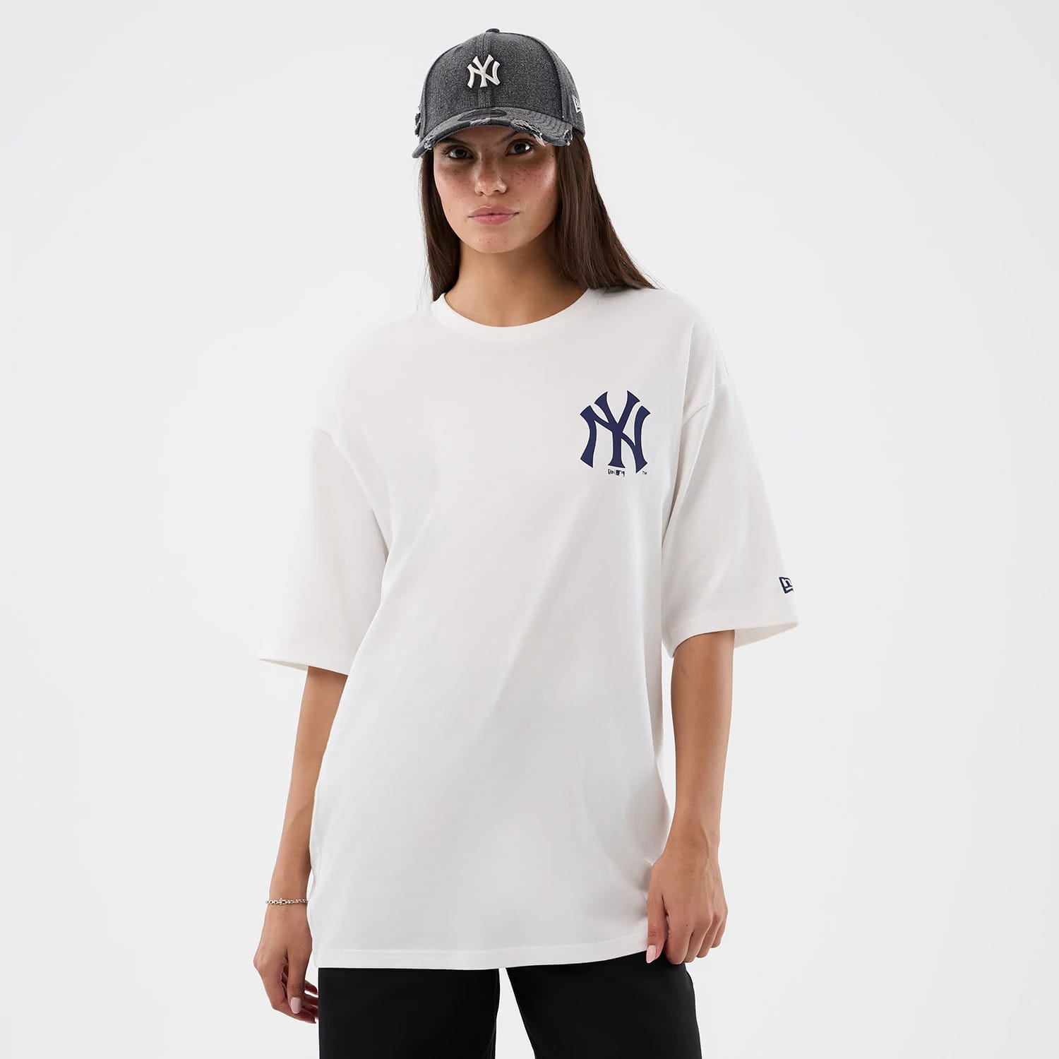 New York Yankees MLB Cap Graphic White Oversized T-Shirt-kentox - Image 5
